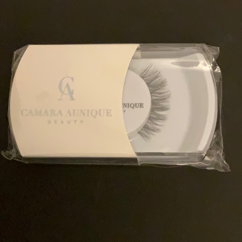 New Camaraderie Aunique beauty Mary Lash.